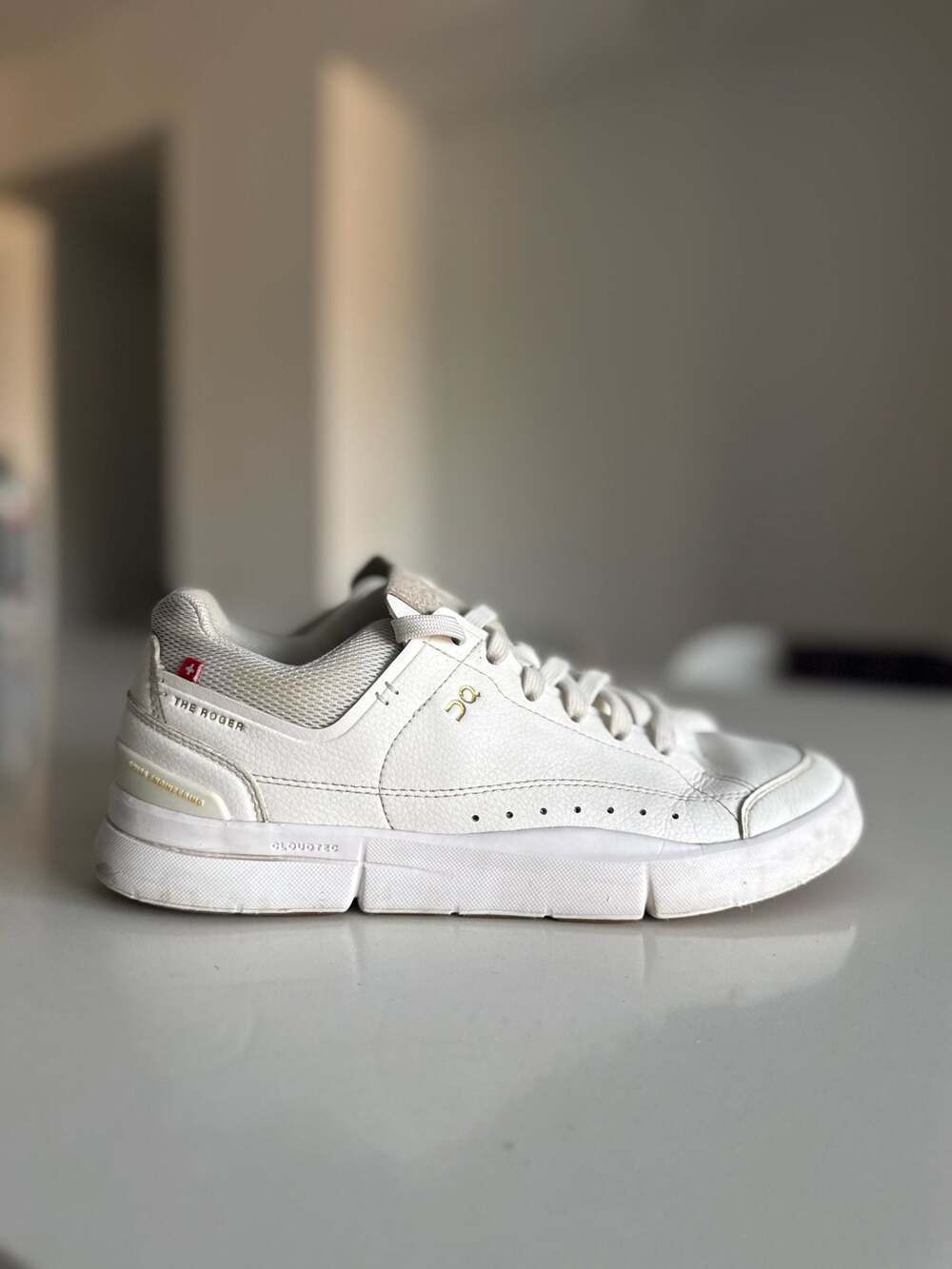On Running The Roger Centre Court White/Gum Sneakers